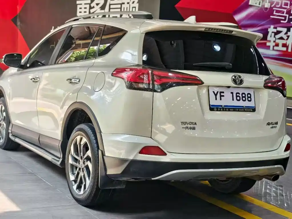 Toyota RAV4 — миниатюра 7