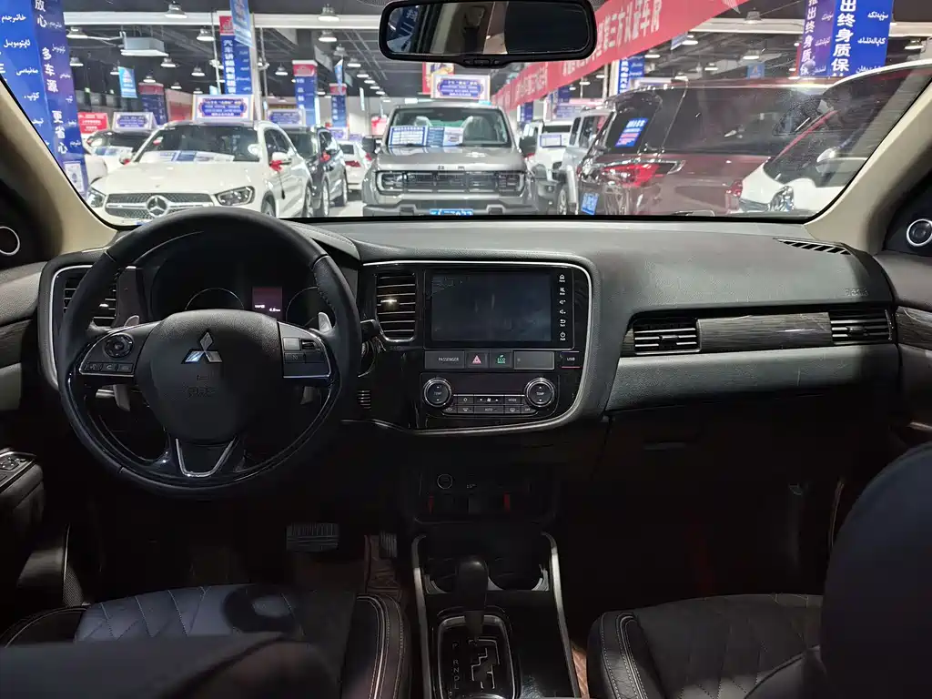 MITSUBISHI OUTLANDER