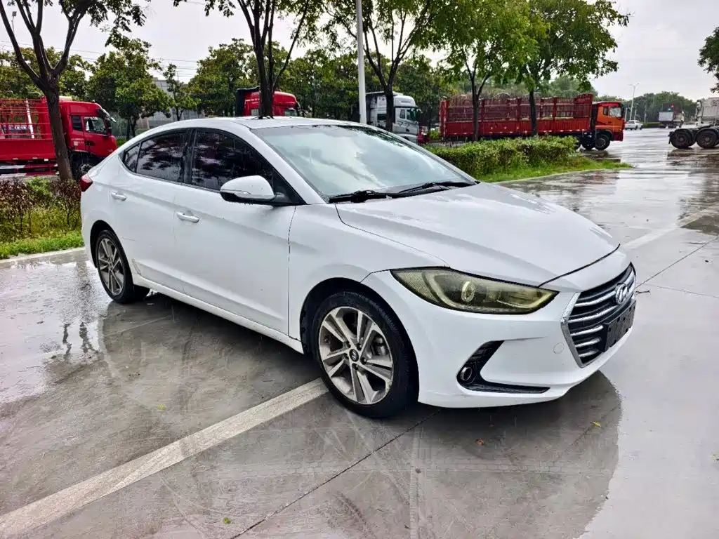 Hyundai Elantra — миниатюра 3