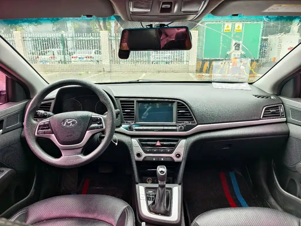 Hyundai Elantra — миниатюра 5