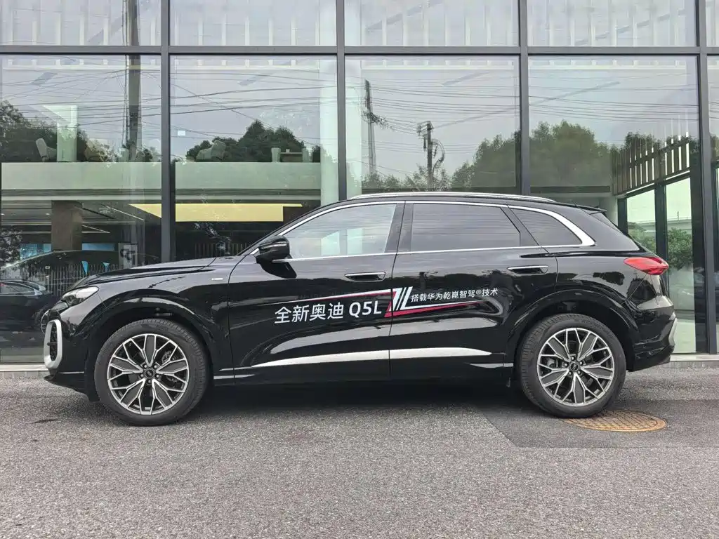 Audi Q5L — миниатюра 2