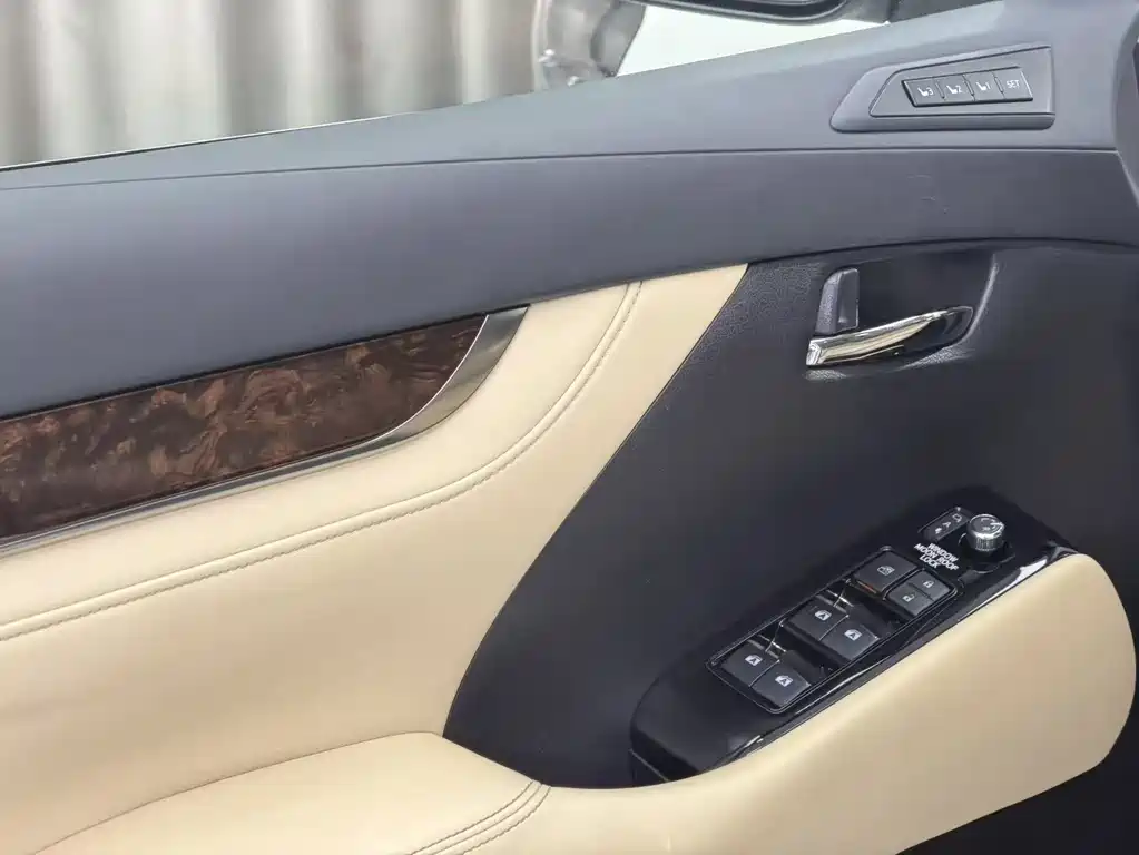 Toyota Vellfire 2019 2.5L HV Luxury
