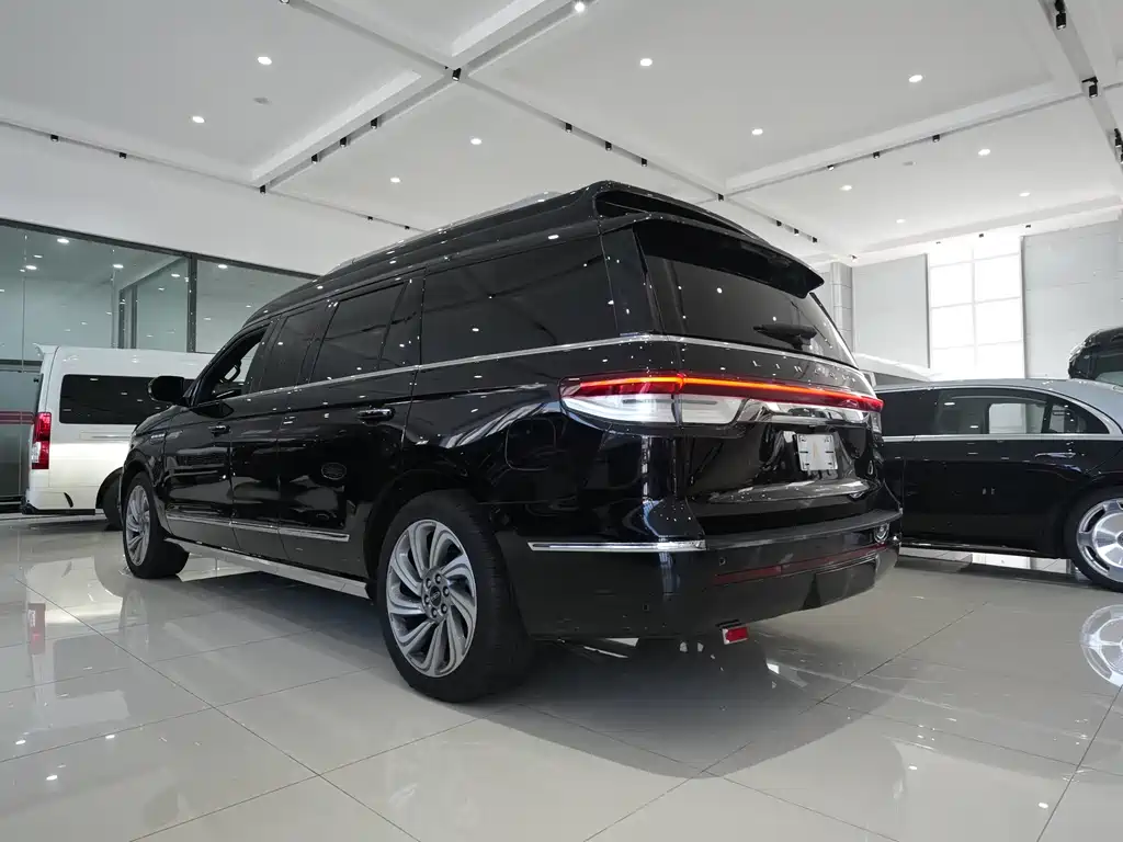 Lincoln Navigator 2024 3.5T AT
