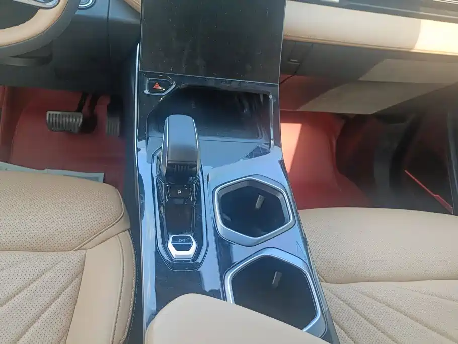 Geely Boyue L — миниатюра 16