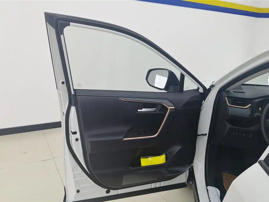 Toyota Wildlander 2024 2.5L E-CVT Luxury PLUS