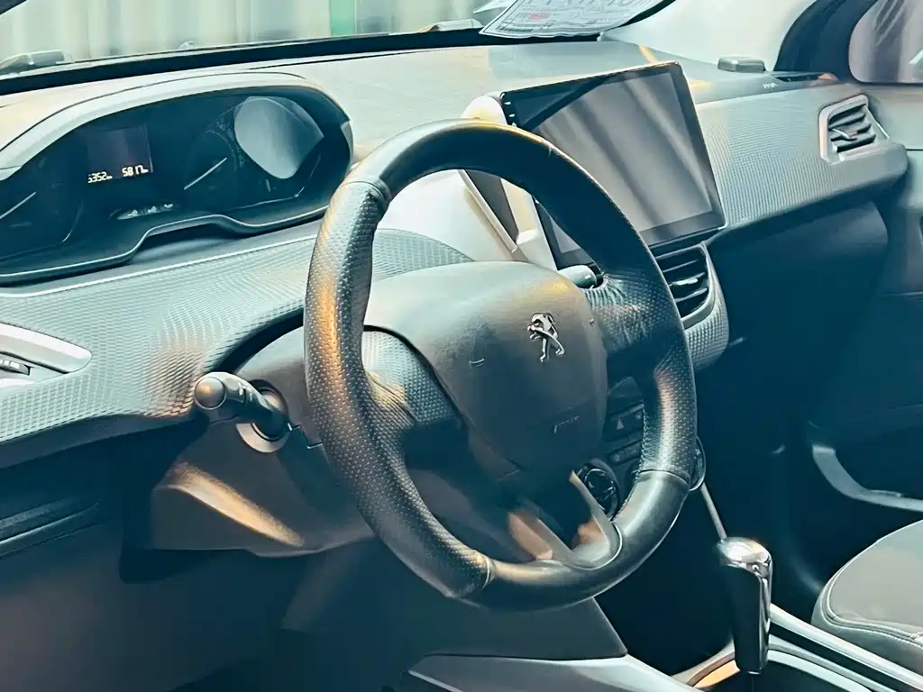 Peugeot 2008 2014 1.6L AT