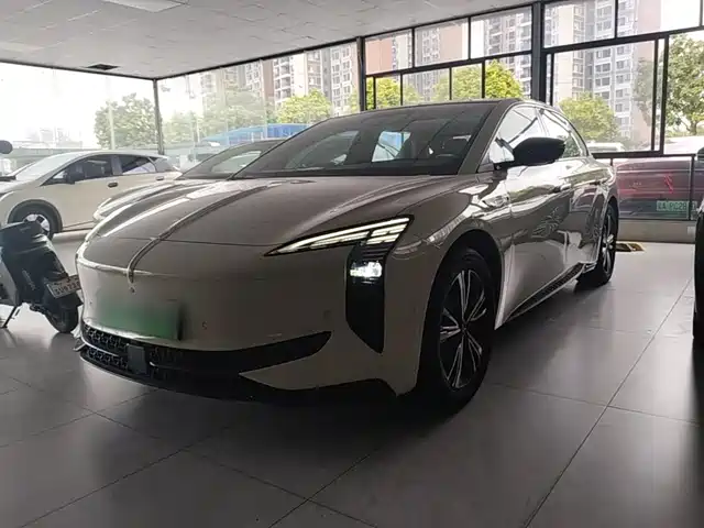 2026 Hongqi EH7
