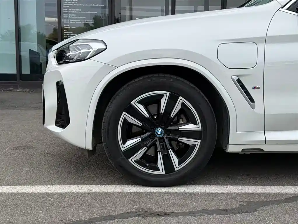 BMW iX3 2023 Lead