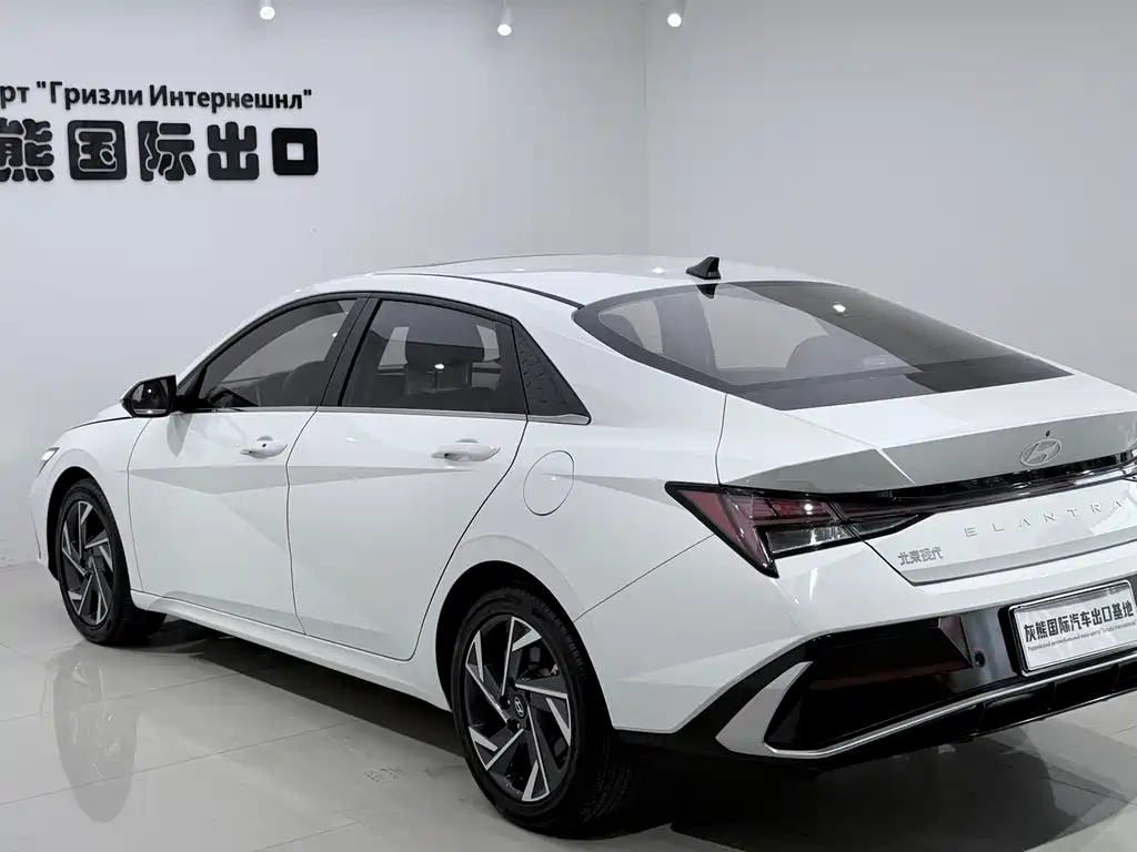 Hyundai Elantra 2023 1.5L CVT LUX Luxury