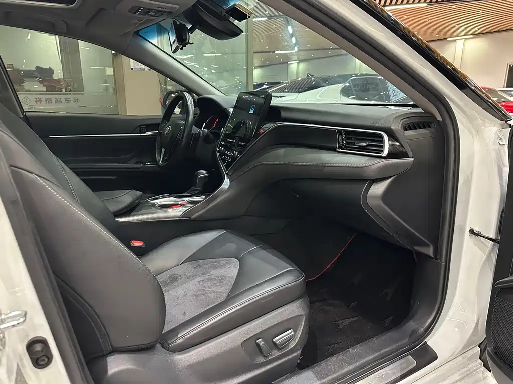 Toyota Camry — миниатюра 8