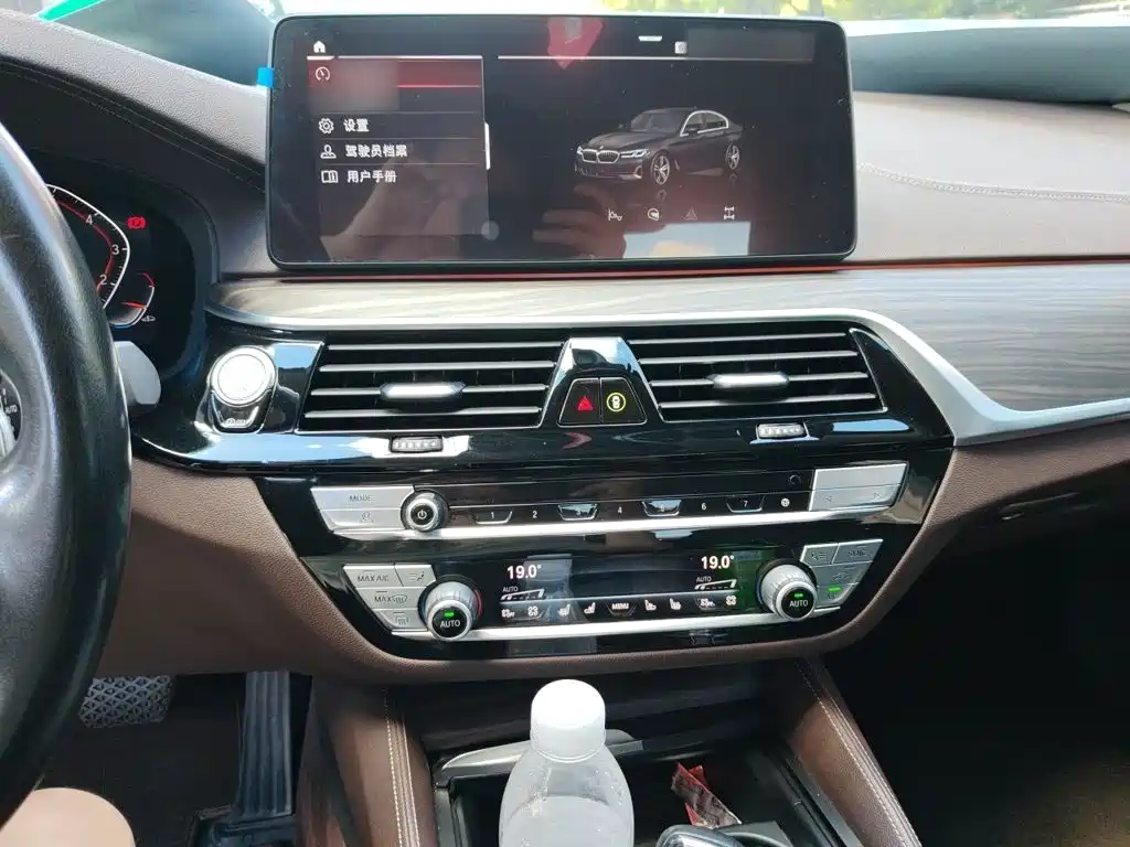 BMW 5 Series — миниатюра 6