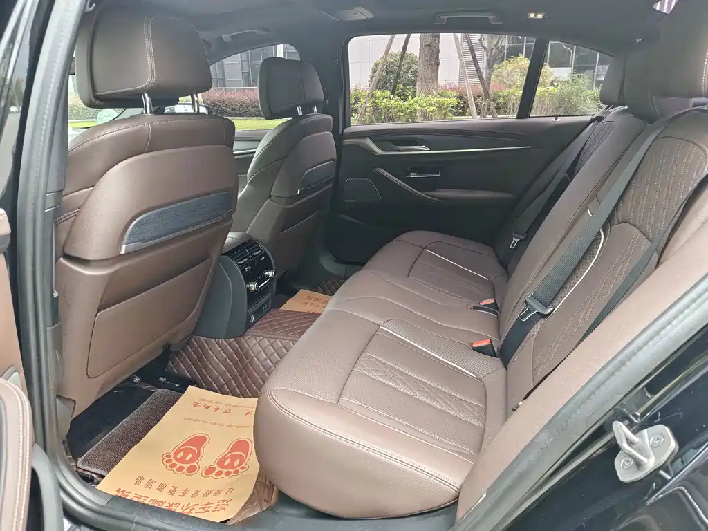 BMW 5 Series — миниатюра 16