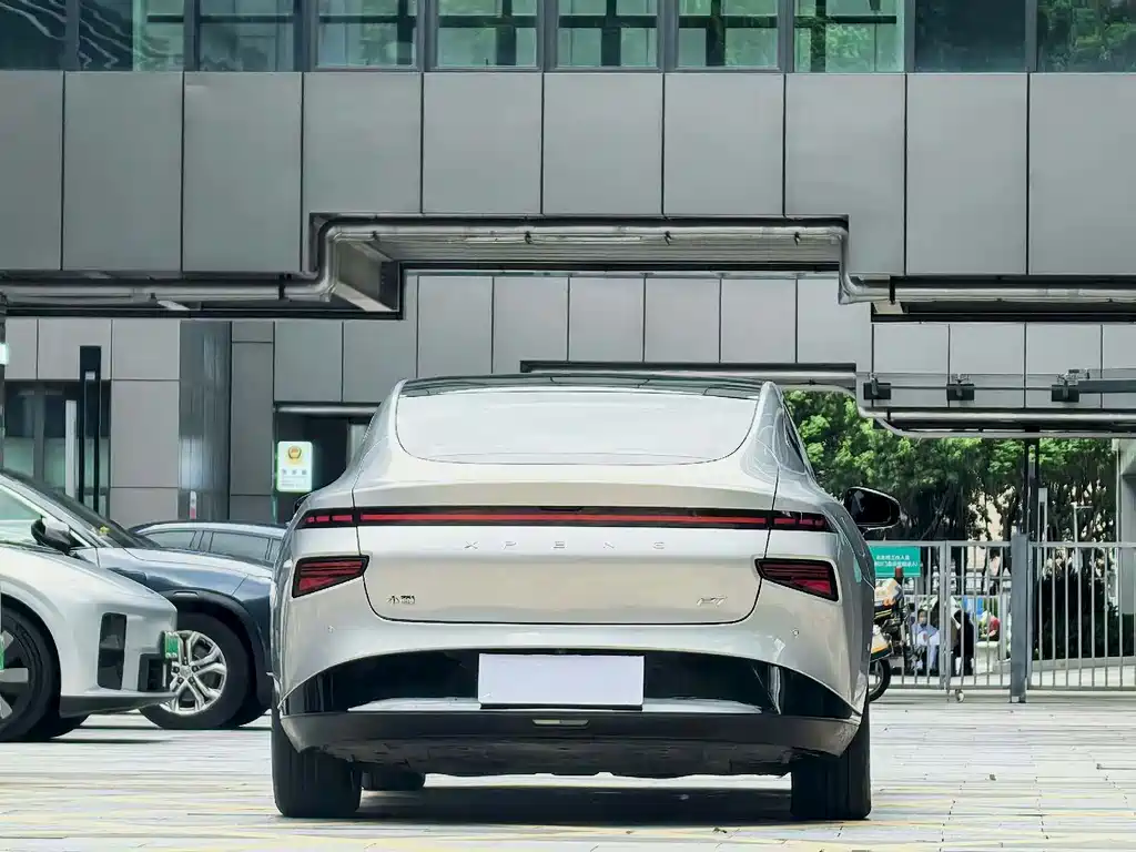 XPeng P7 — миниатюра 5