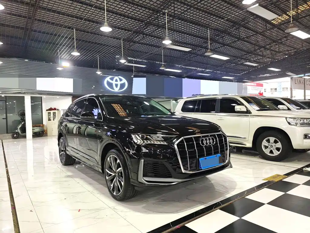 Audi Q7 2023 55 TFSI quattro S line Sport