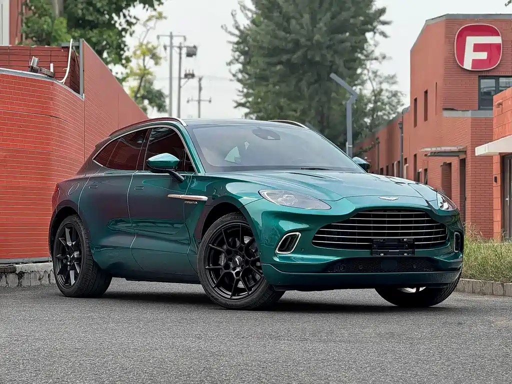 ASTON MARTIN DBX