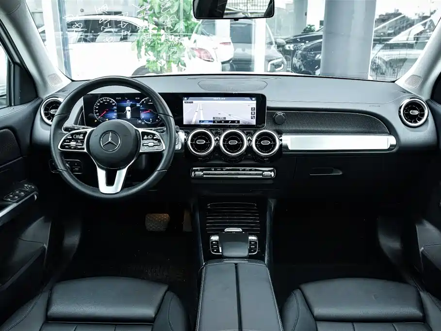 Mercedes-Benz GLB — миниатюра 12