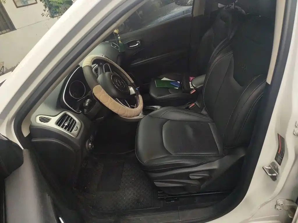 Jeep Compass — миниатюра 11