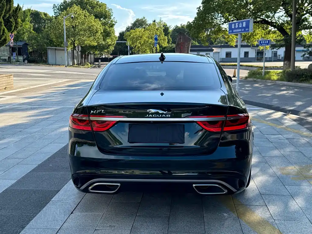 Jaguar XFL — миниатюра 5