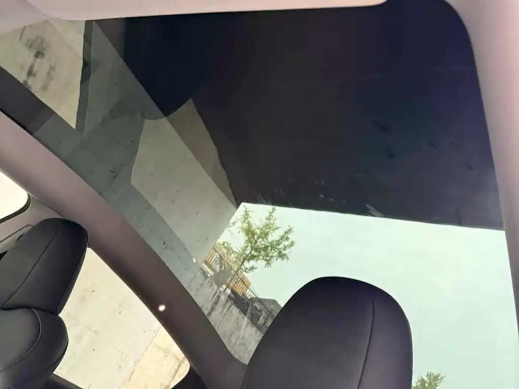 Tesla Model Y — миниатюра 14