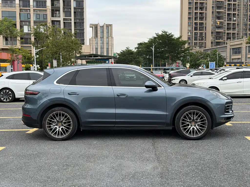 Porsche Cayenne — миниатюра 5