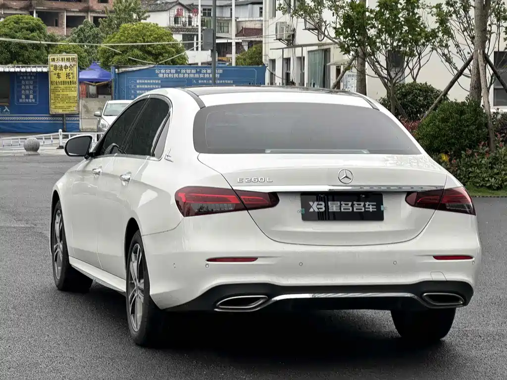 Mercedes-Benz E-Class — миниатюра 18