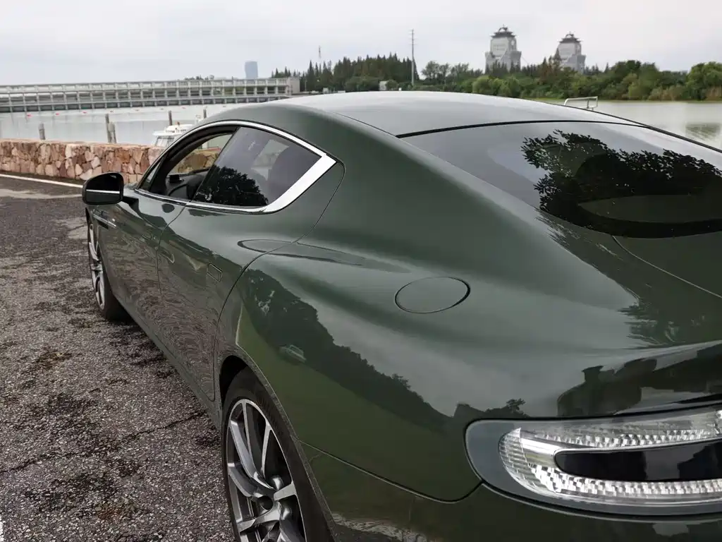 Aston Martin Rapide — миниатюра 3
