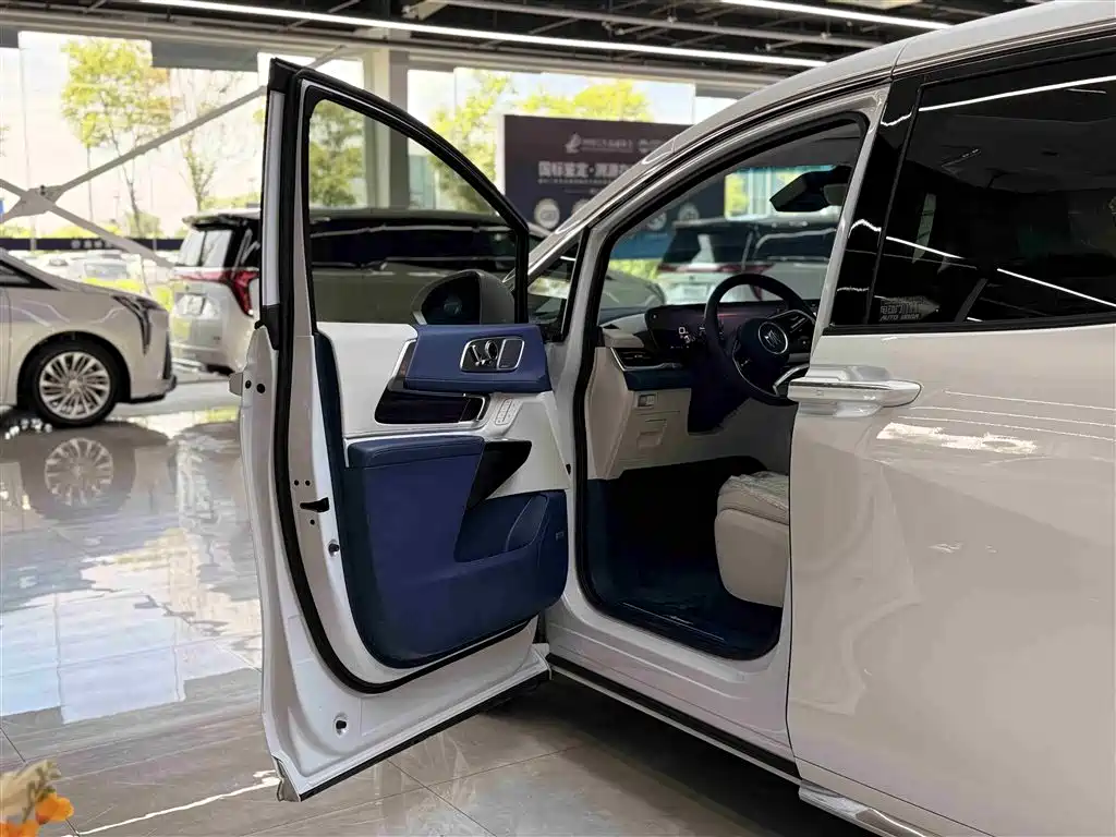 Buick Century 2025 2.0T мест