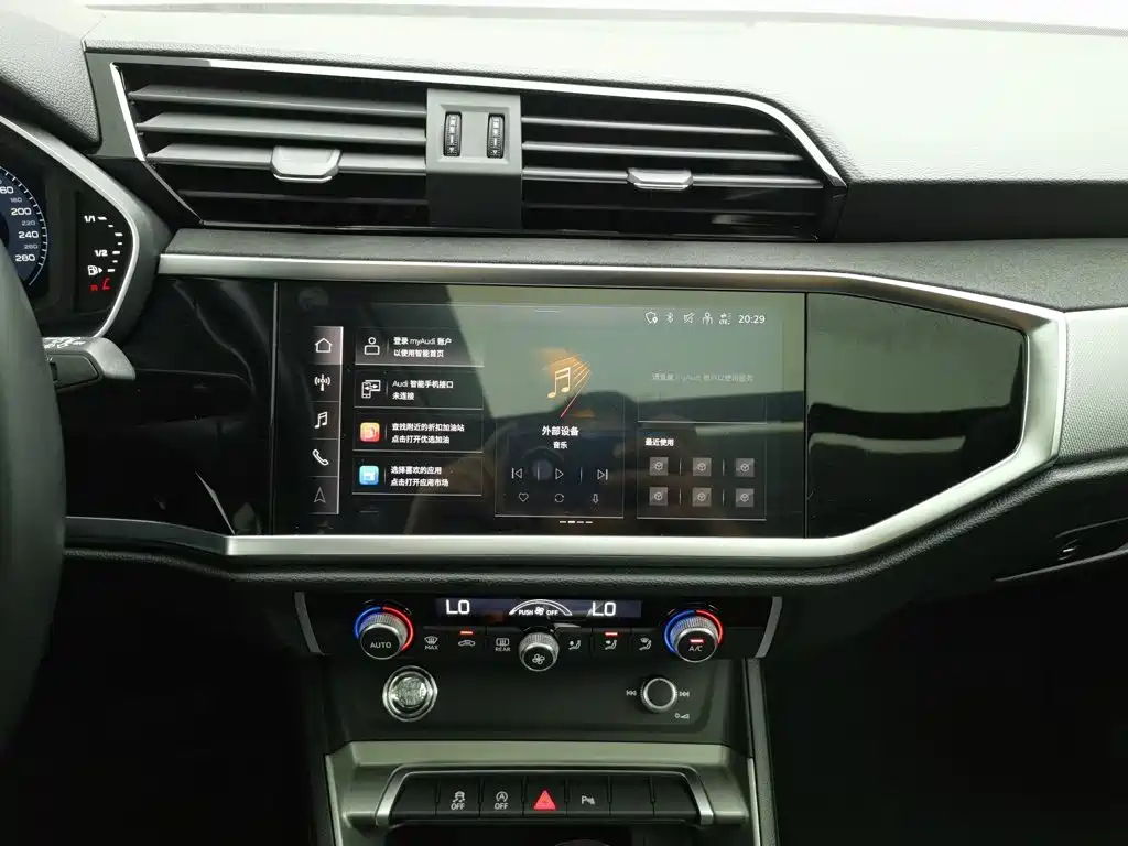 Audi Q3 — миниатюра 12