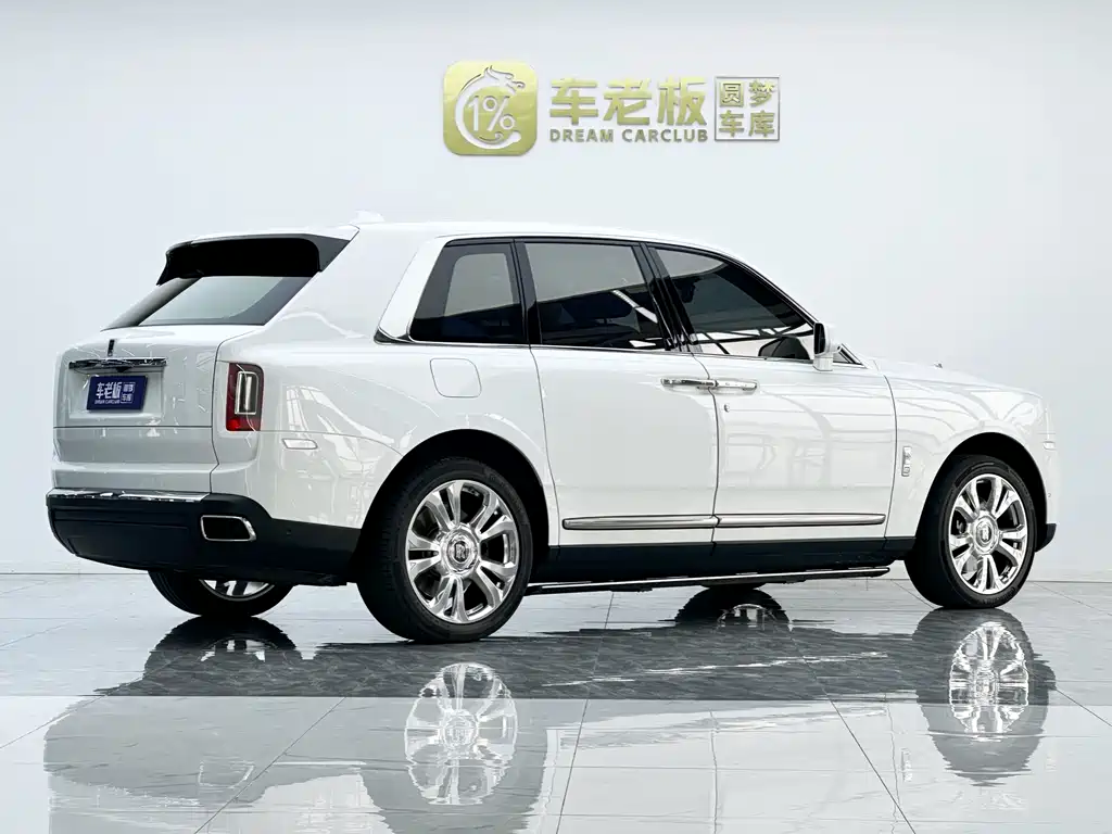 Rolls-Royce Cullinan 2022 6.7T мест