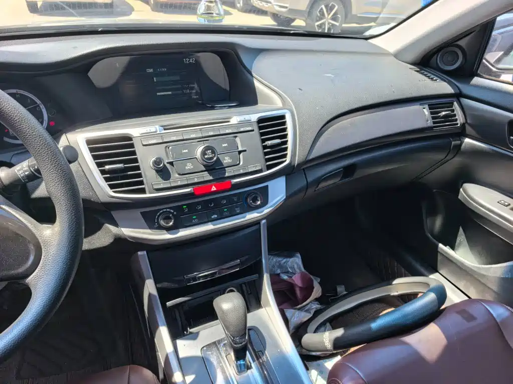 Honda Accord — миниатюра 12