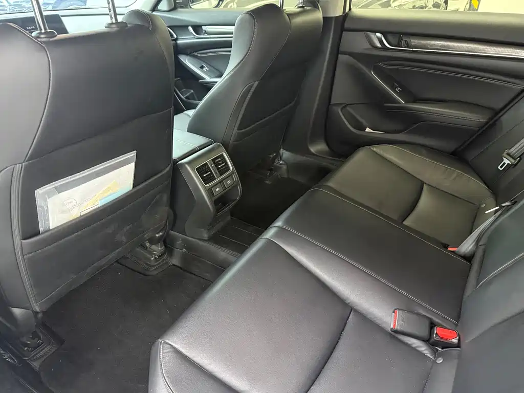 Honda Accord — миниатюра 13