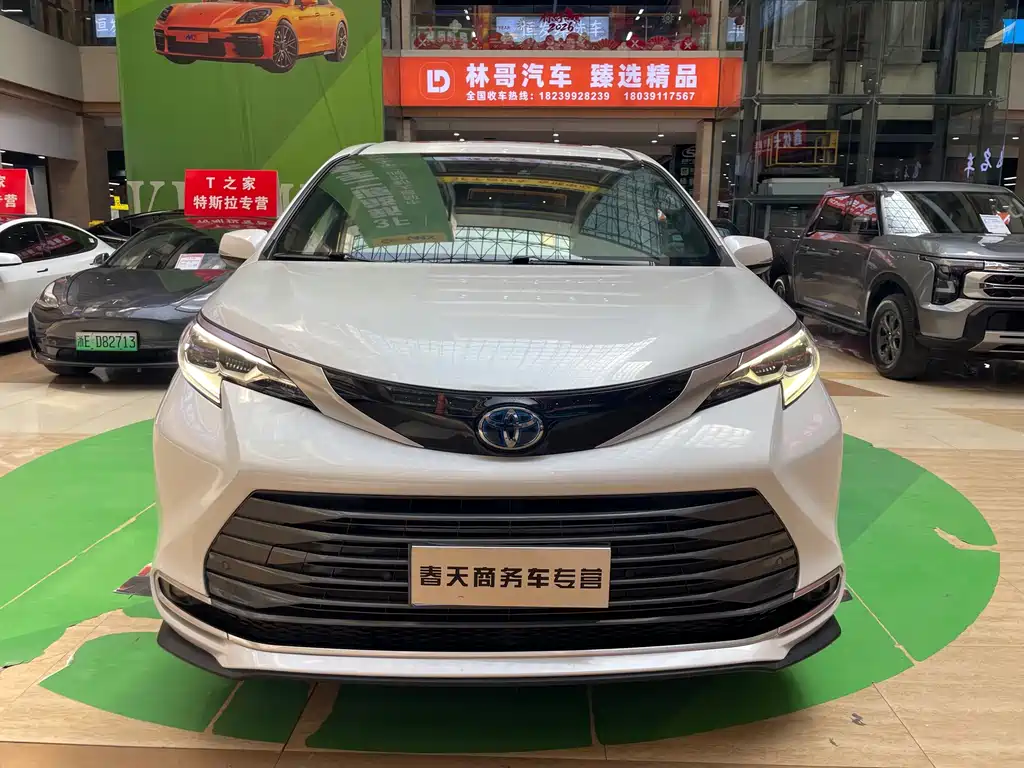Toyota Sienna — миниатюра 2