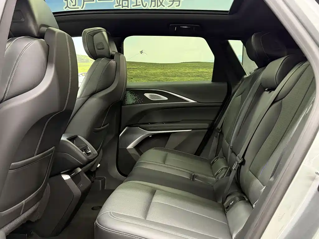 Cadillac IQ 2022 Luxury