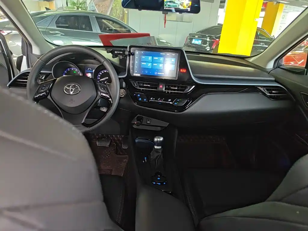 Toyota IZOA — миниатюра 10