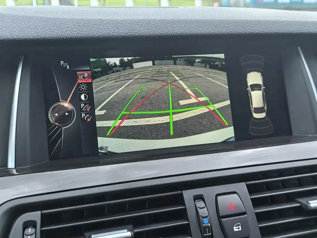 BMW 5 Series — миниатюра 9