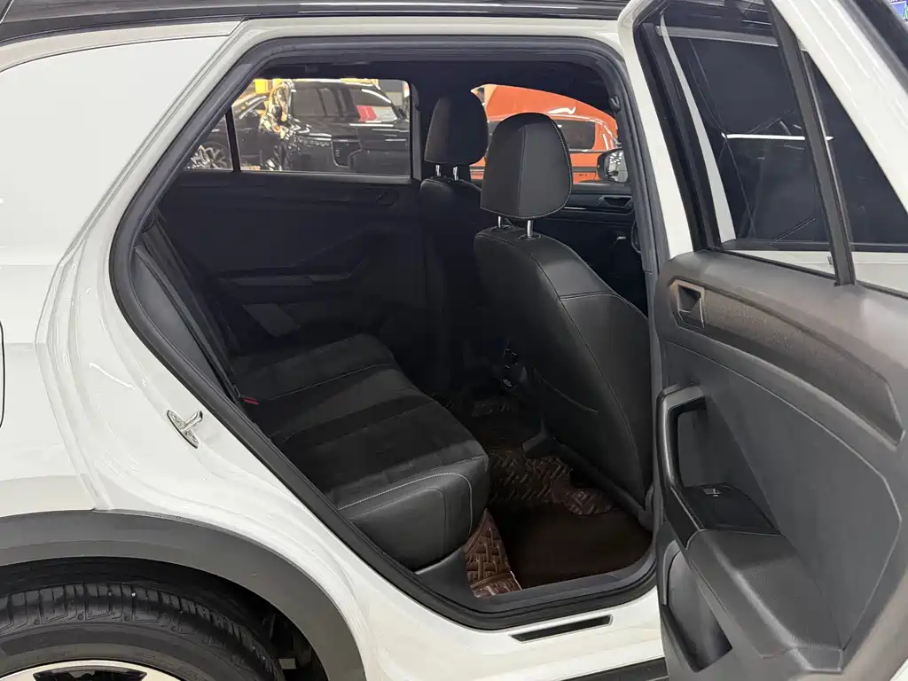 Volkswagen T-Roc — миниатюра 12