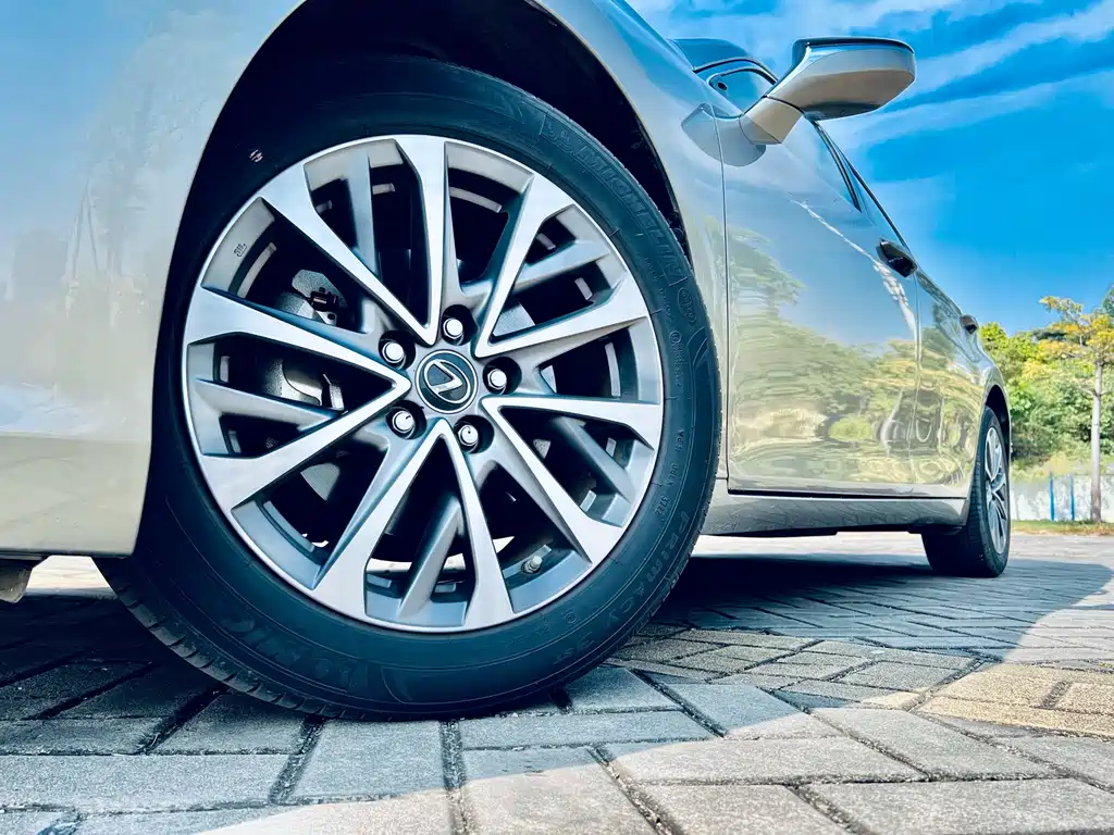 Lexus ES — миниатюра 5