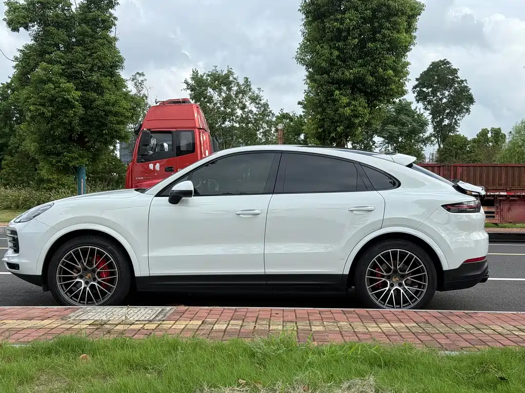 Porsche Cayenne — миниатюра 4