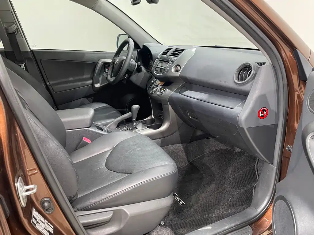 Toyota RAV4 — миниатюра 21
