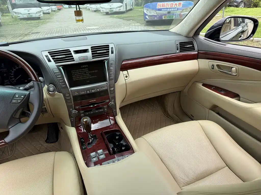Lexus LS 2006 460L