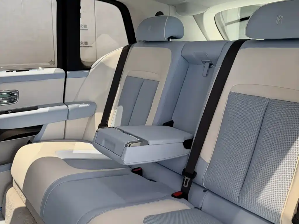 Rolls-Royce Cullinan 2026 Black Badge