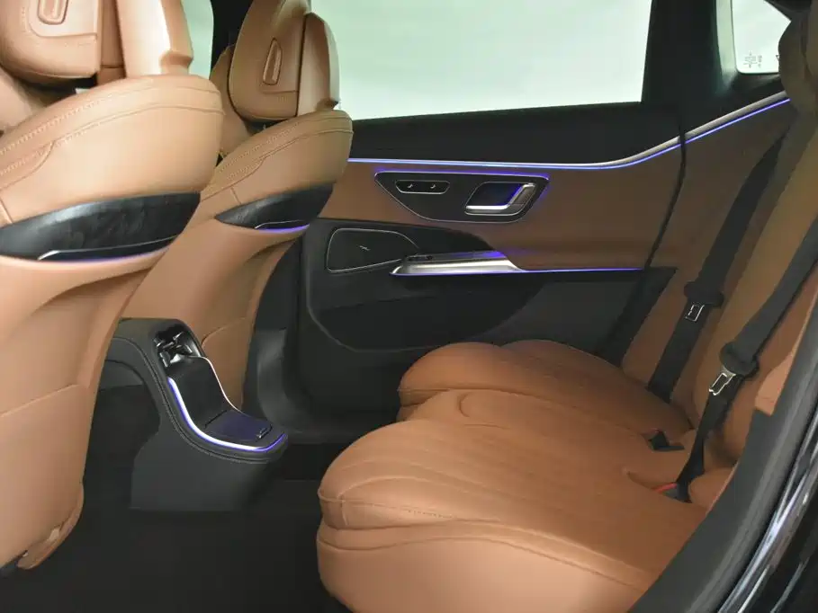 Mercedes-Benz E-Class — миниатюра 9