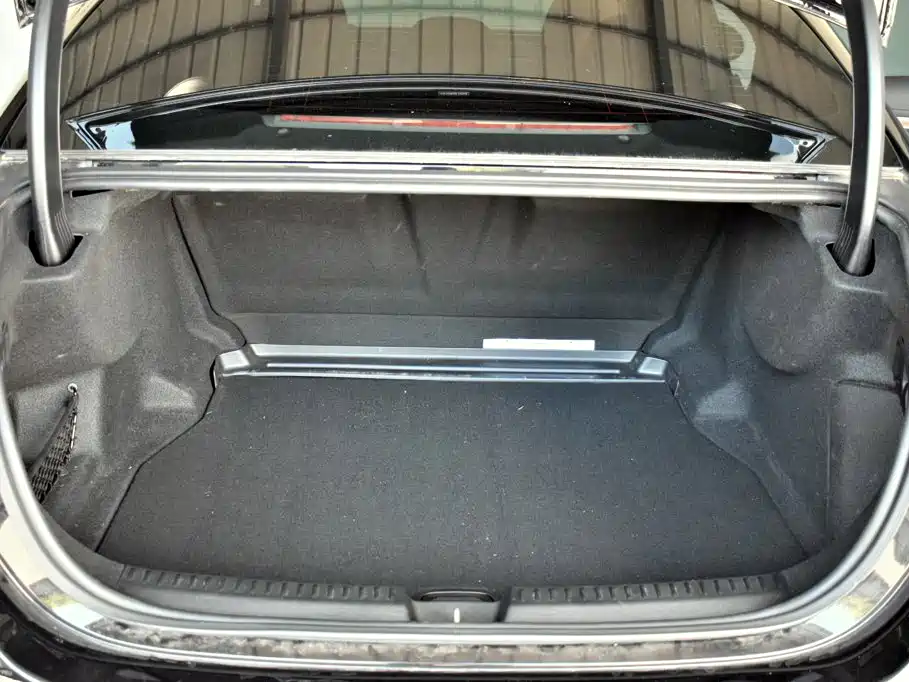 Mercedes-Benz E-Class — миниатюра 16