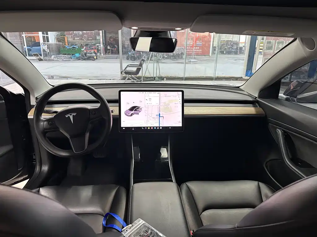 Tesla Model 3 — миниатюра 5