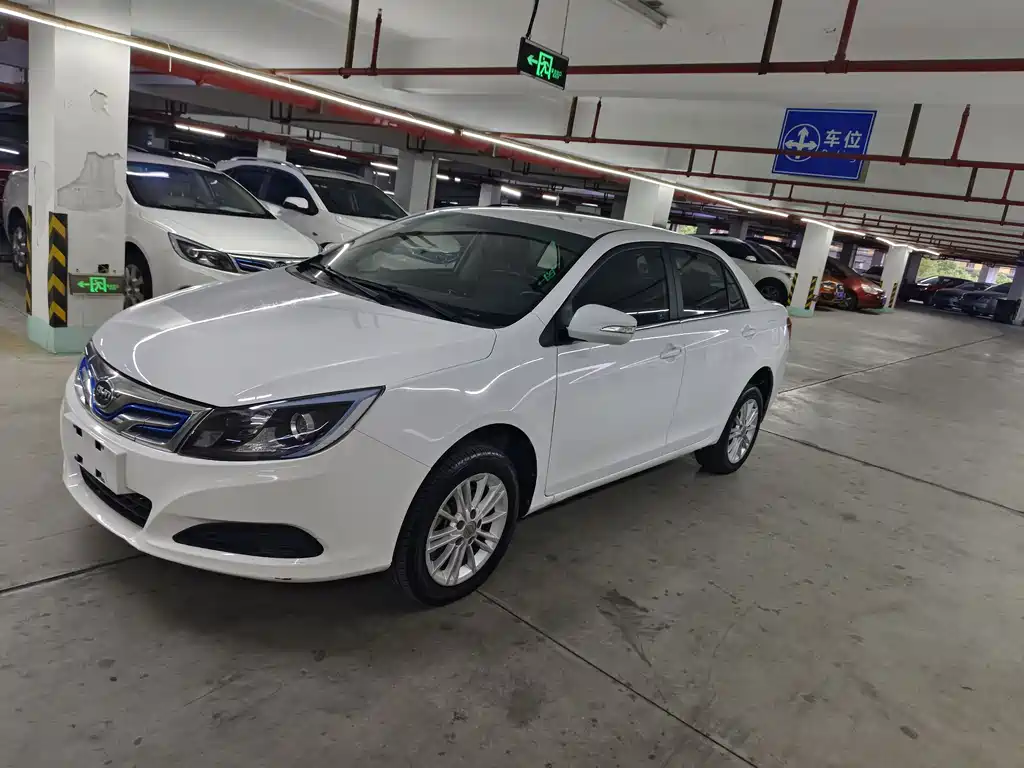 BYD E5