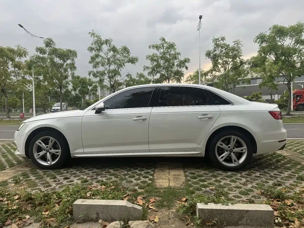 Audi A4L 2017 Plus 40 TFSI Fashion