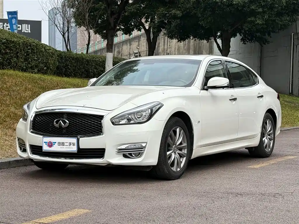 Infiniti Q70 2015