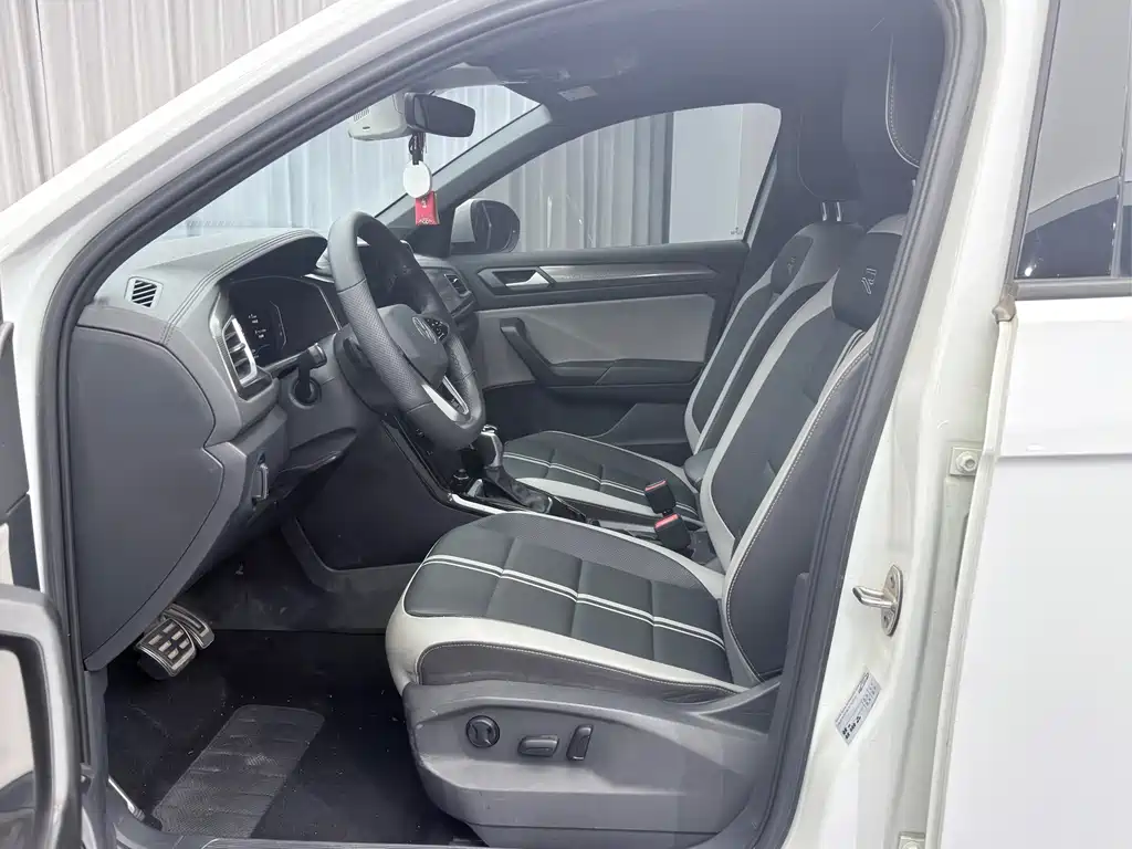 Volkswagen T-Roc — миниатюра 9