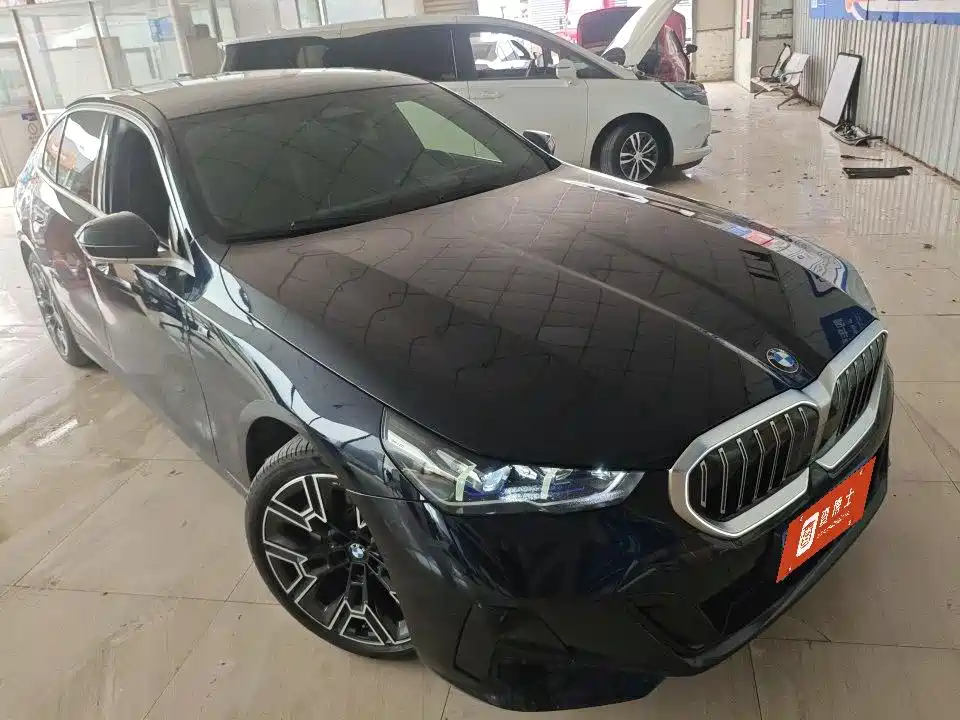 BMW 5 Series 2025