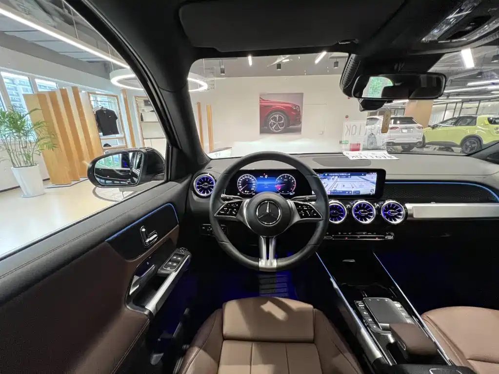 Mercedes-Benz GLB — миниатюра 13